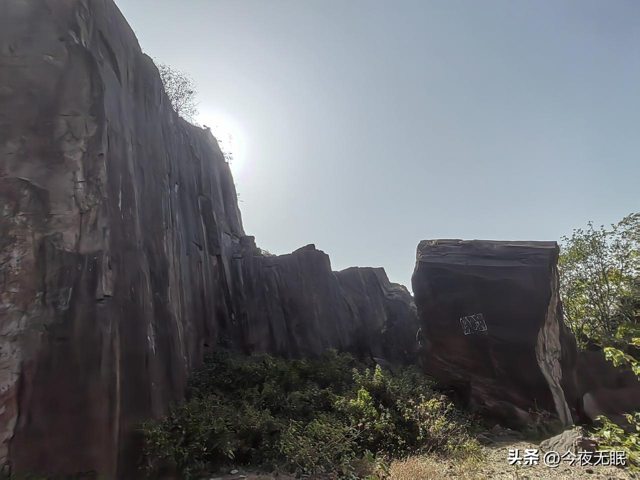 男人更需要女人，还是女人更需要男人

我觉得是男人更需要女人吧，年轻时男人需要女