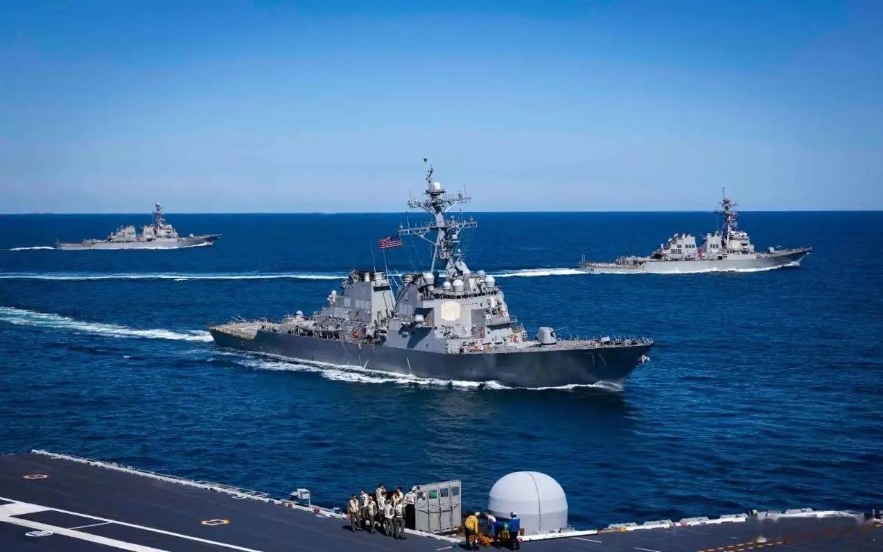 今晚十点起，美国海军正式对霍尔木兹海峡实施封锁行动，核心目标是切断伊朗每日约20