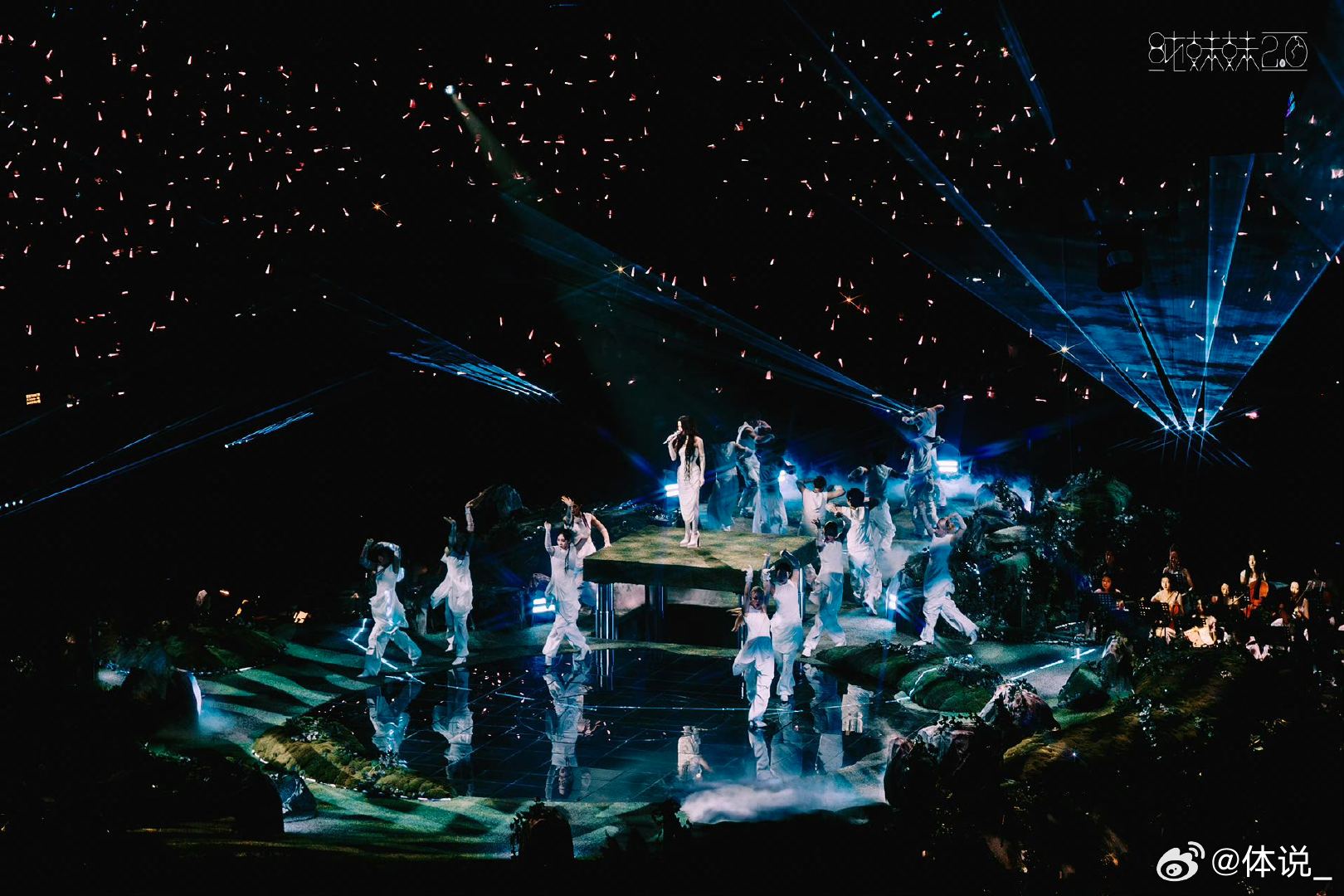 单依纯四面台舞美效果 谁懂单依纯四面台的美！梦幻蛋岛舞台+沉浸式流转光影，升降旋