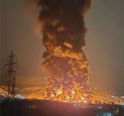 致命死局！5月4日中东媒体爆料，伊朗迎来致命坏消息：全国储油系统彻底抵达极限！陆