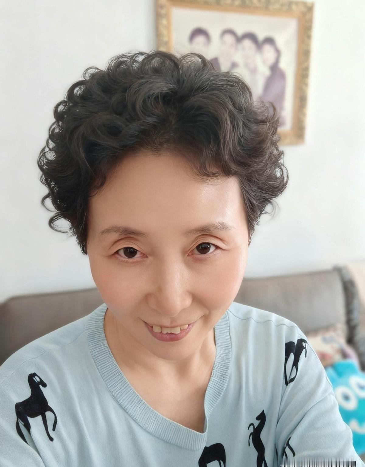 就为60块钱的疏通费，老太太彻底炸了。
下水道堵了，她老公“大眼儿”眼皮都不抬一