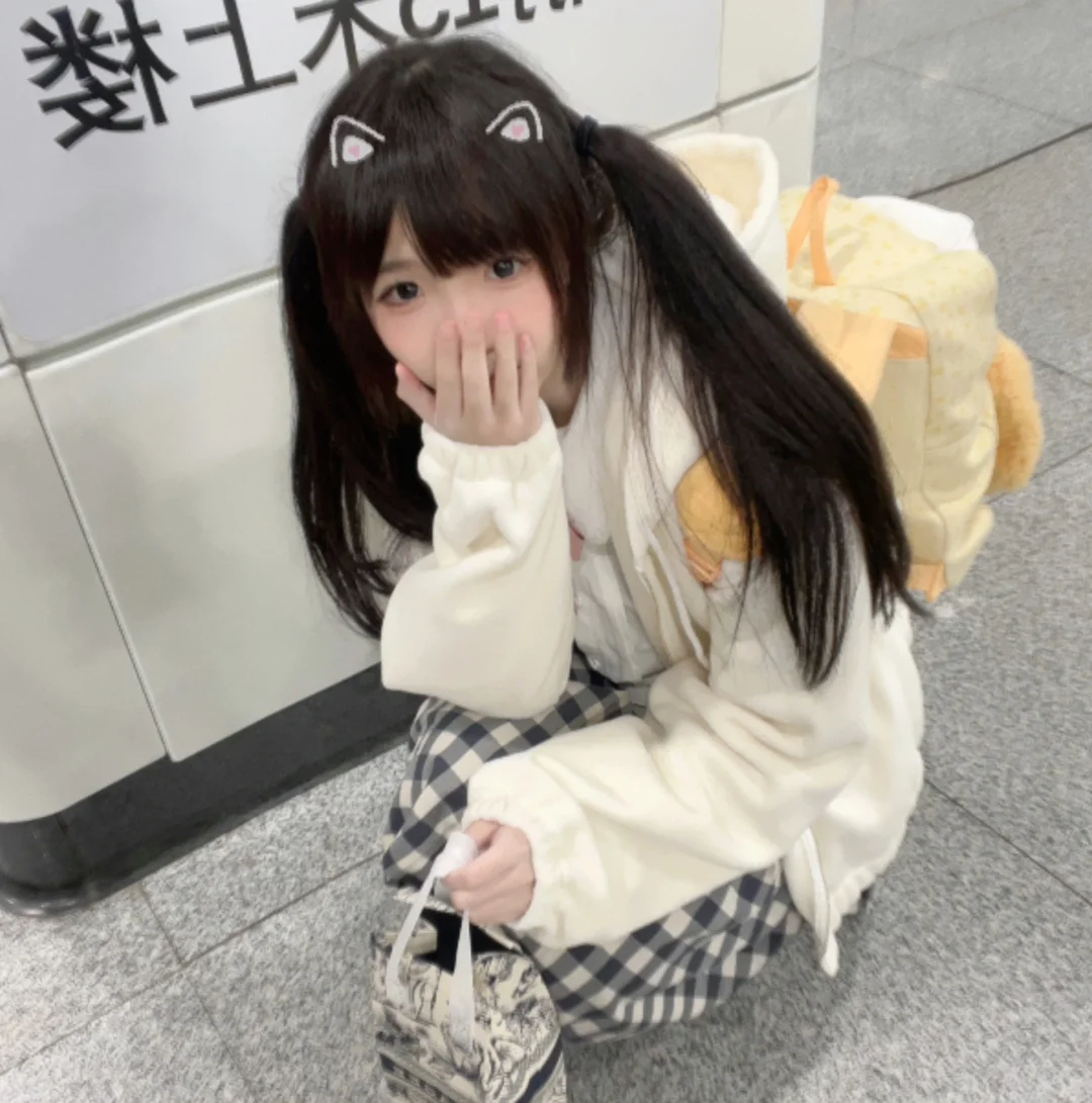 ੭ ˙ᗜ ˂ ੭