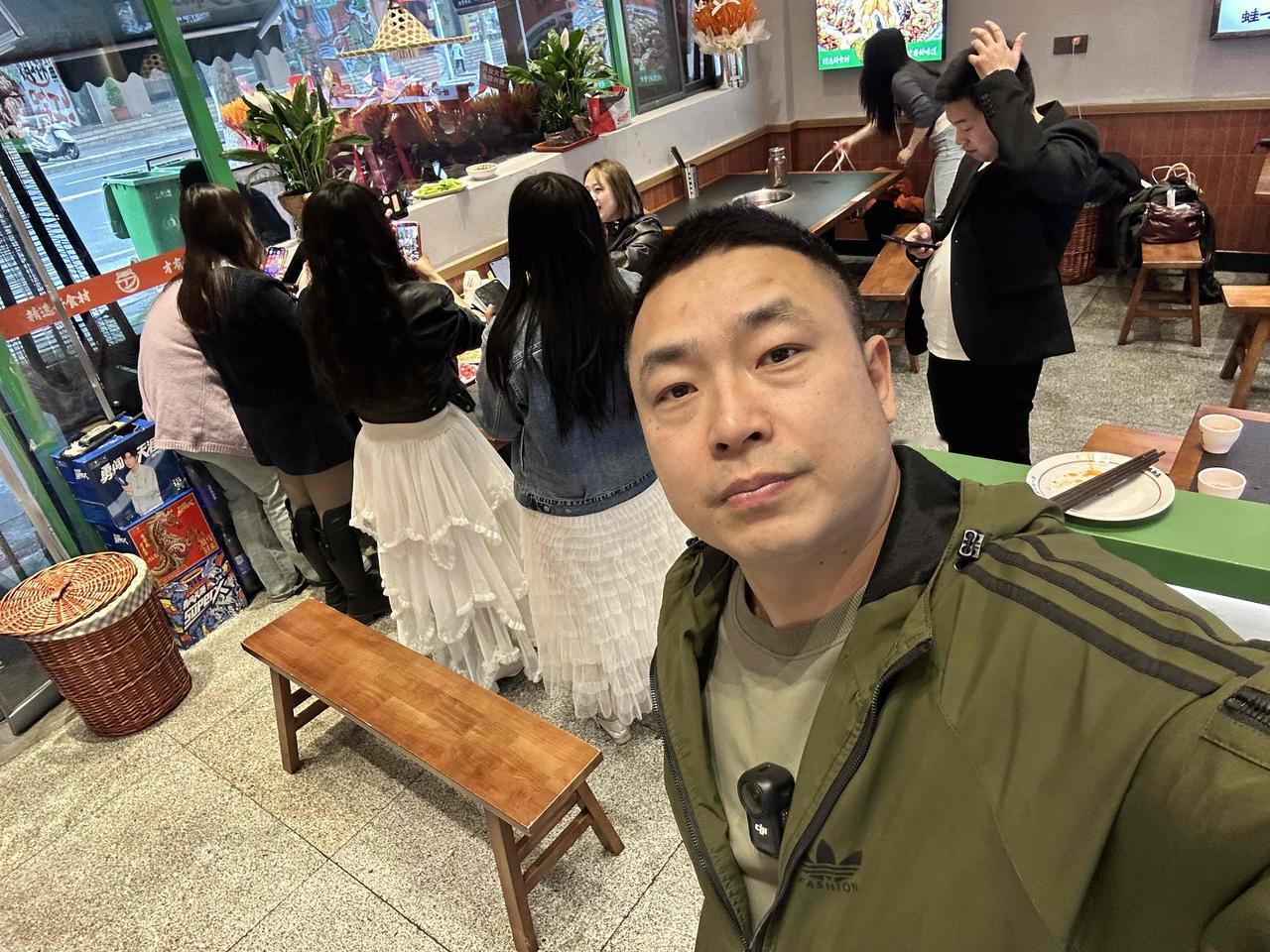 个人简介

我是莫黎，十堰短视频直播同城获客｜莫黎团队主理人，专注于同城短视频直