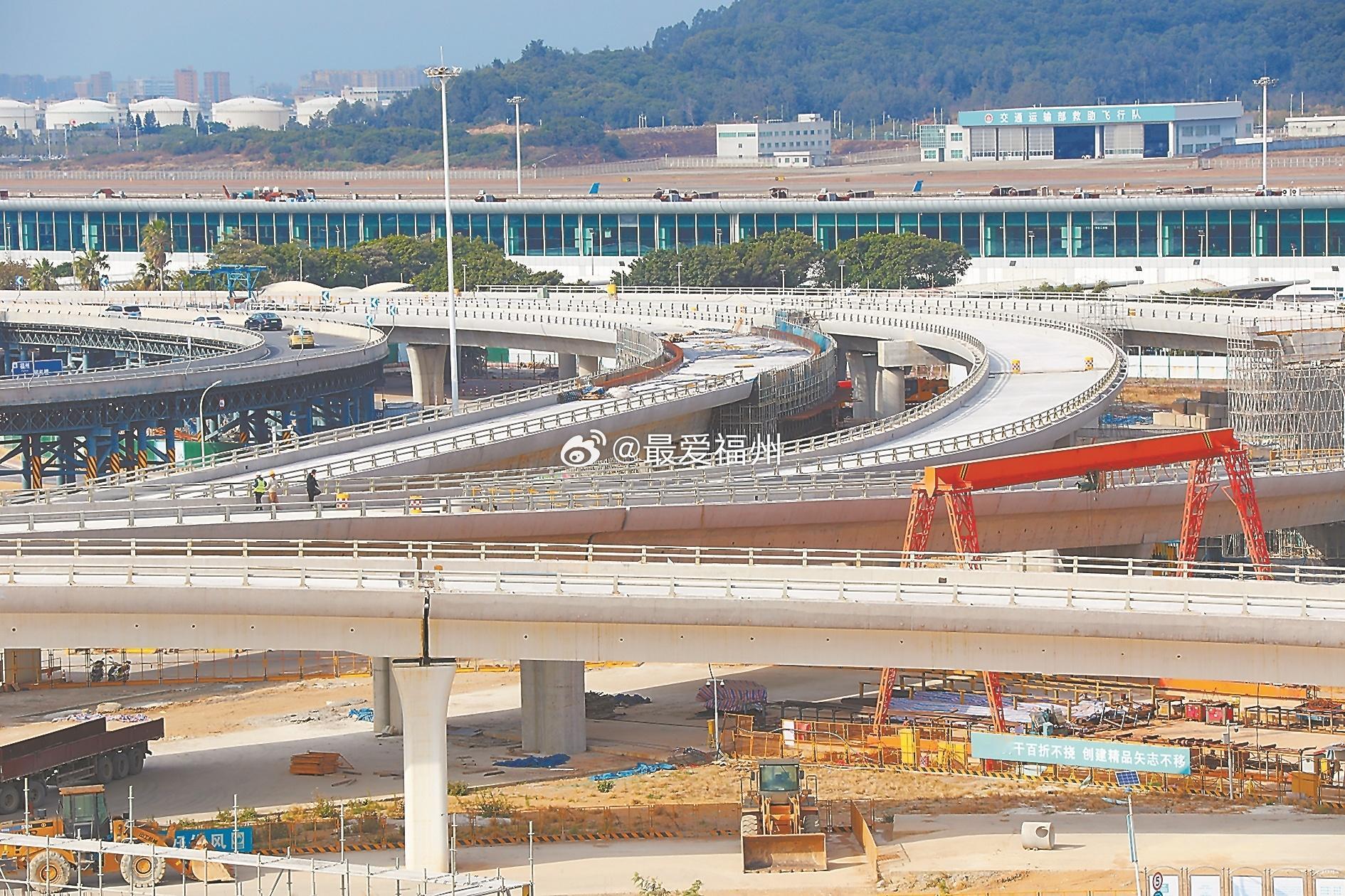 临近春节，福州长乐国际机场二期扩建工程项目现场仍是一派热火朝天的建设景象。该项目