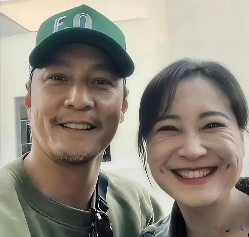 贾玲的皱纹比吴彦祖的都深


贾玲减肥后皱纹比吴彦祖的都深，不比不知道！一比较起