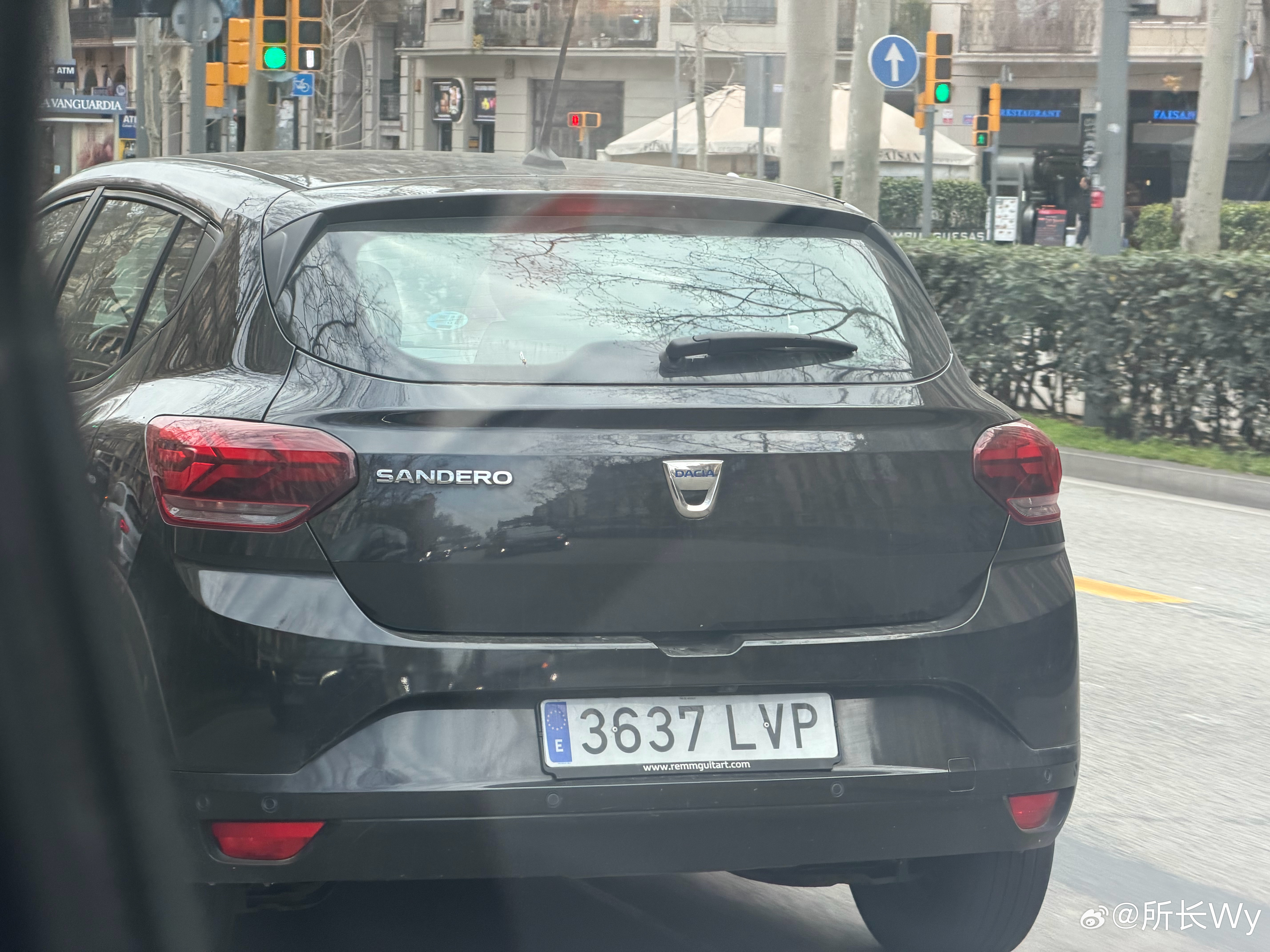去酒店路上偶遇达契亚Sandero连续三年销量第一的西班牙国民神车• 2025年