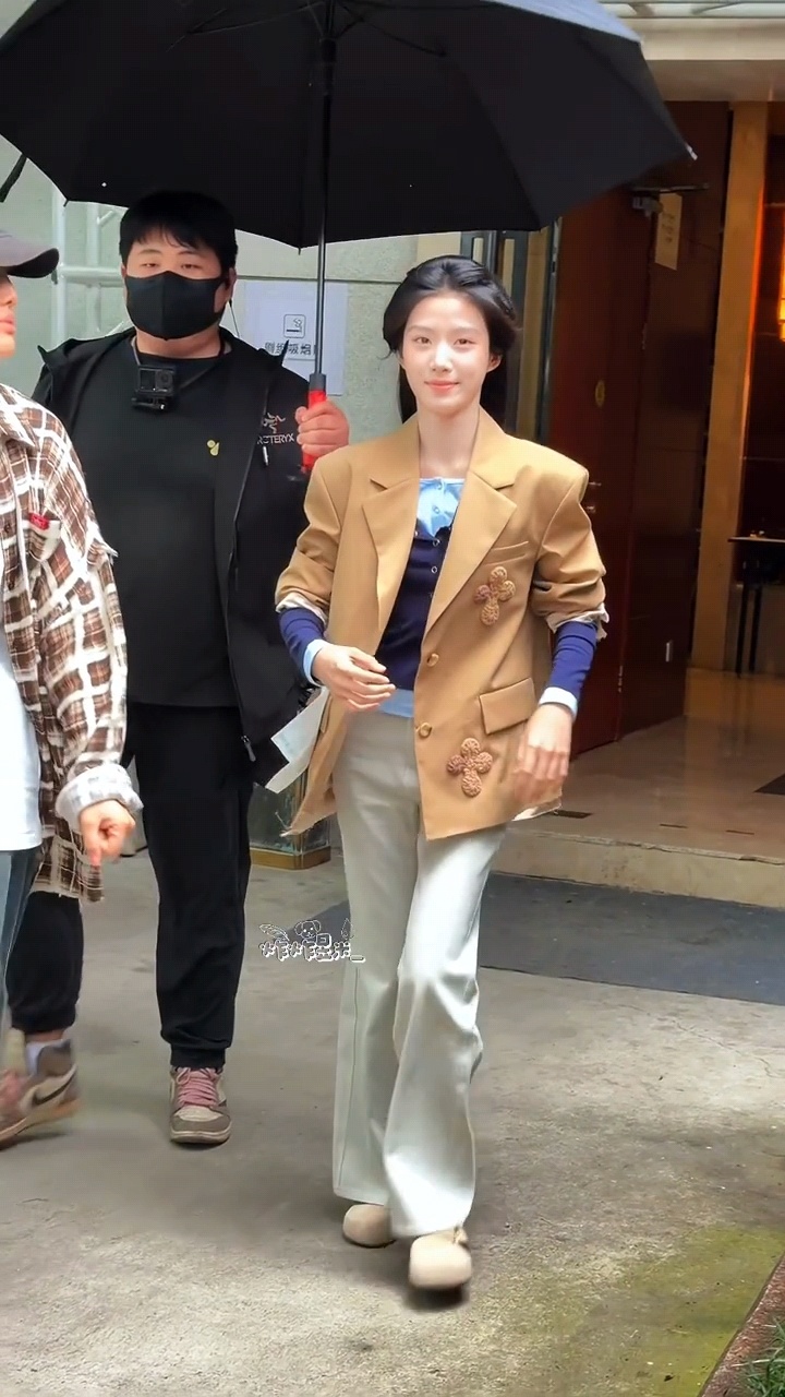 卢昱晓THX 卢昱晓 in Not-boring Boreboi绣片羊毛西装外套
