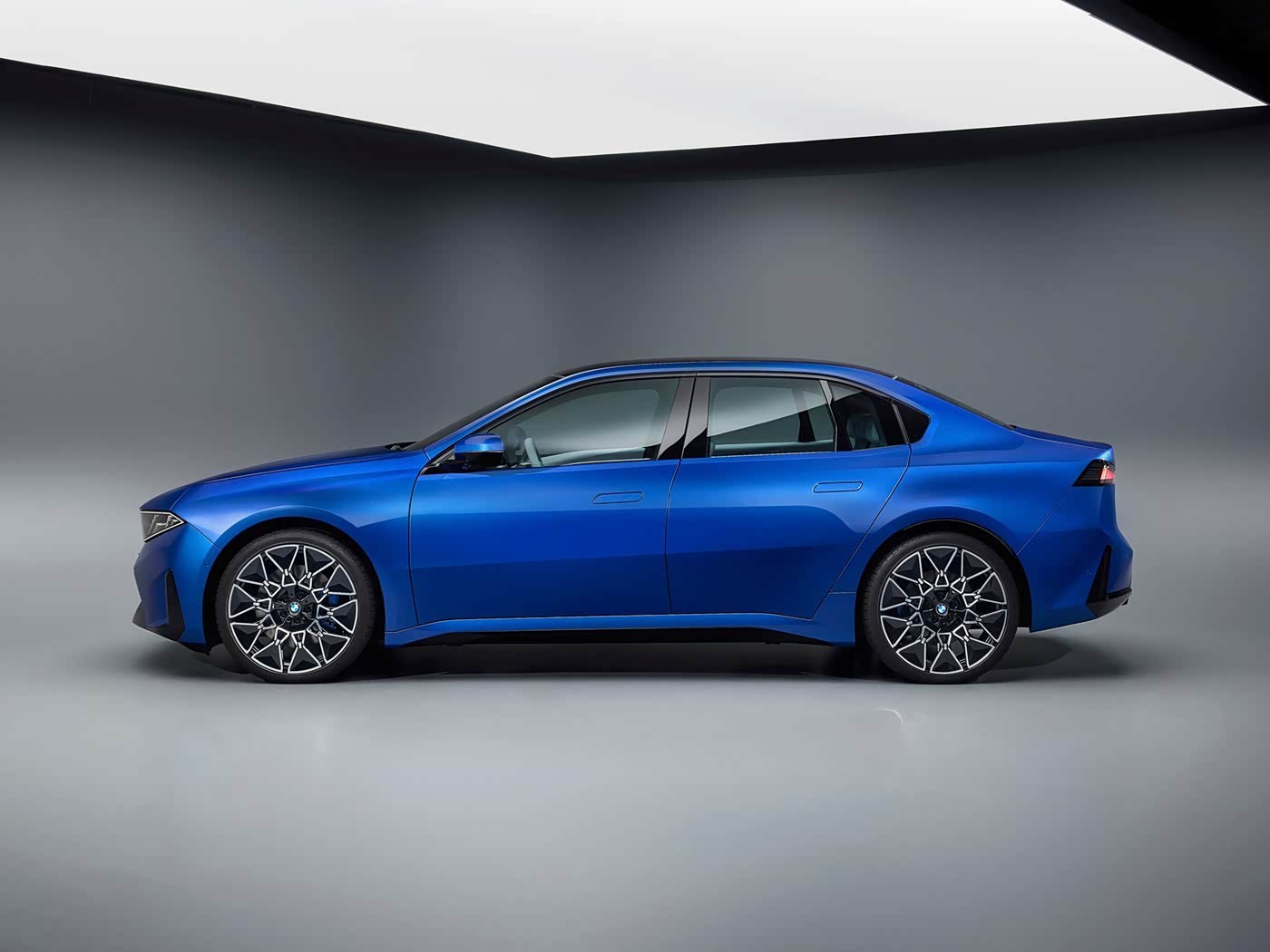 新车 BMW I3 50，全新一代宝马I3发布了，不过不用着急，国产的交付肯定是