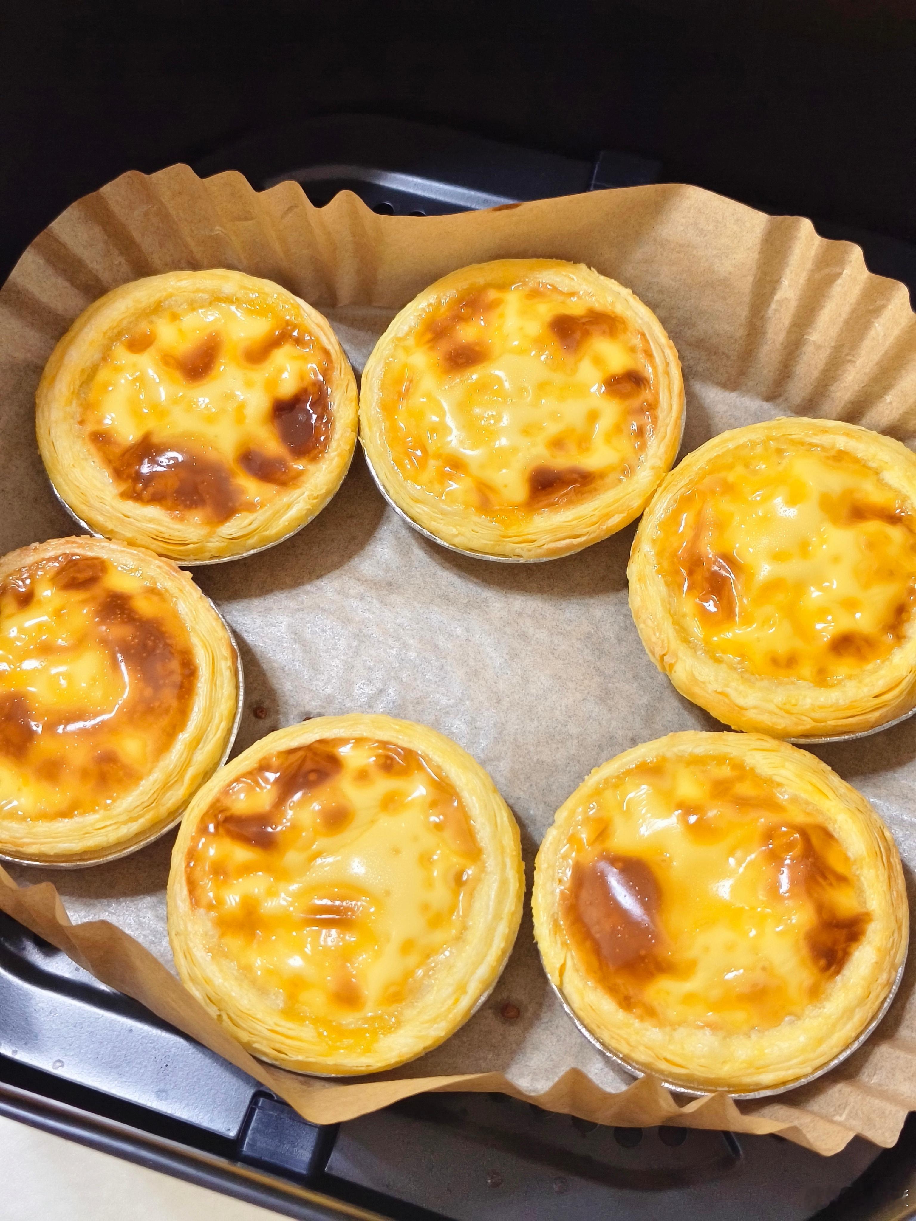 虽然我晚饭已经吃了恰巴塔了但我们还是烤了两锅蛋挞