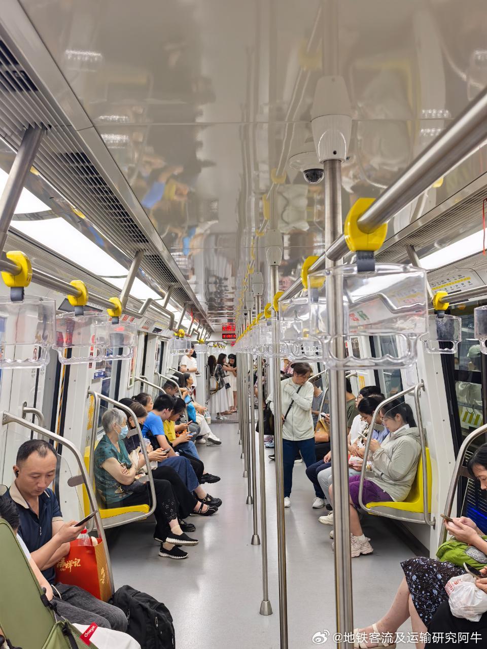 南京地铁网友： 2026年8月17日（周一）14:41 南京地铁5号线上海路站，