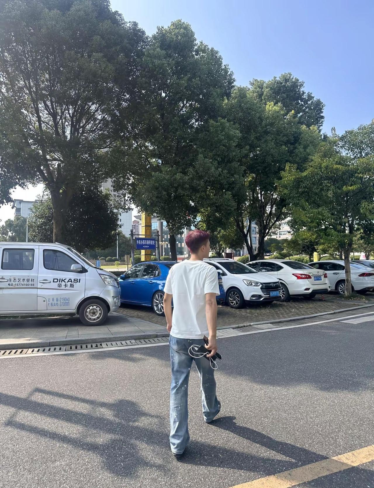 好奇现在00后都开啥车 我开飞机 这车不只是交通工具，还是我爱好的起点。汽车文化