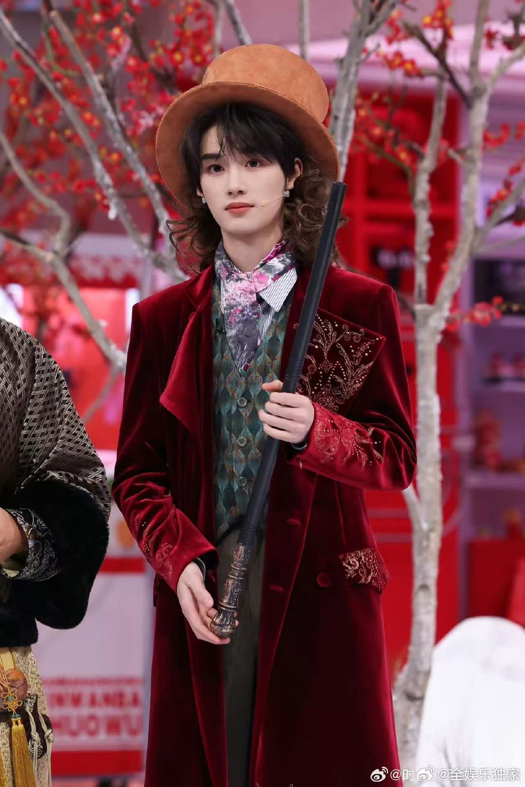 今日限时，丁程鑫的巧克力工厂洒满甜蜜雨露，每一刻都充满惊喜。 