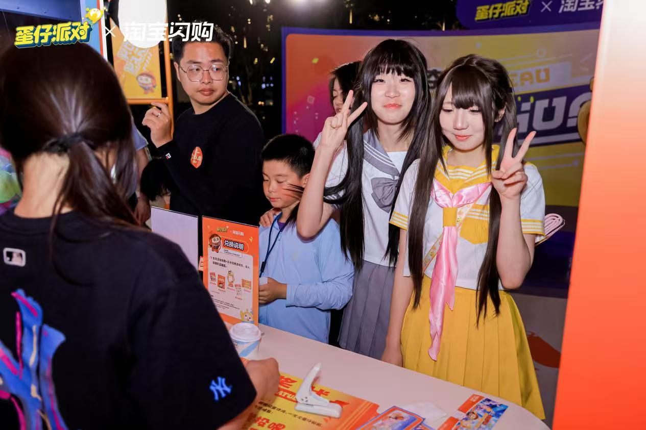 谁说六一只能小孩过？淘宝闪购×蛋仔派对的快闪乐园限时登陆，打卡、互动、拍照，一秒
