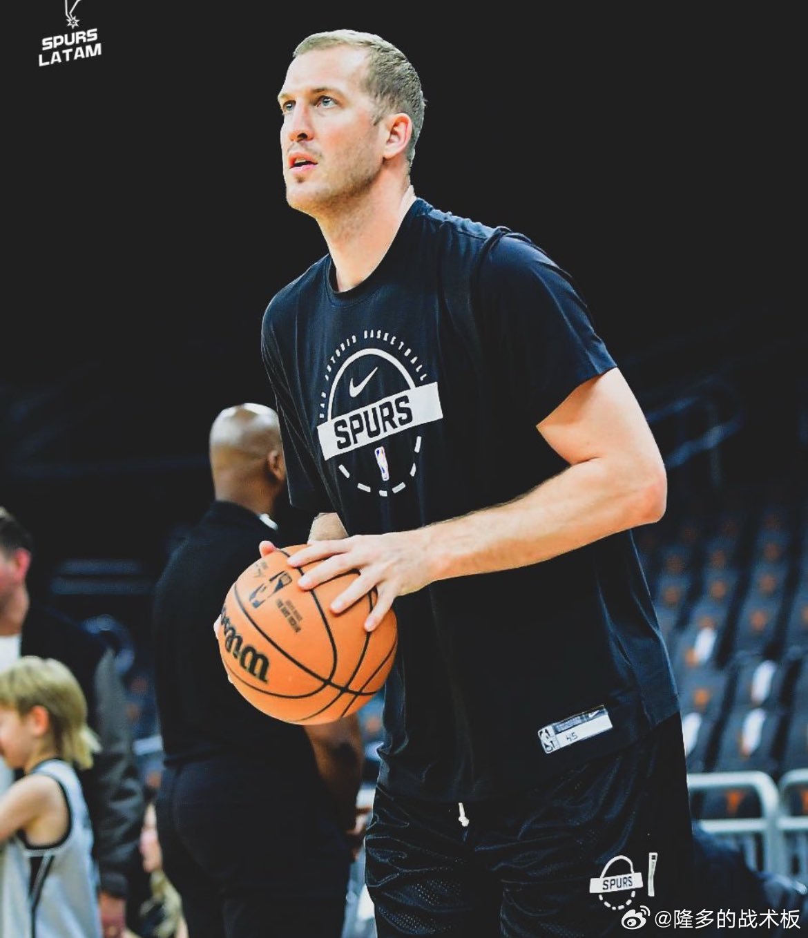 Shams：普拉姆利与马刺签约至赛季结束。 