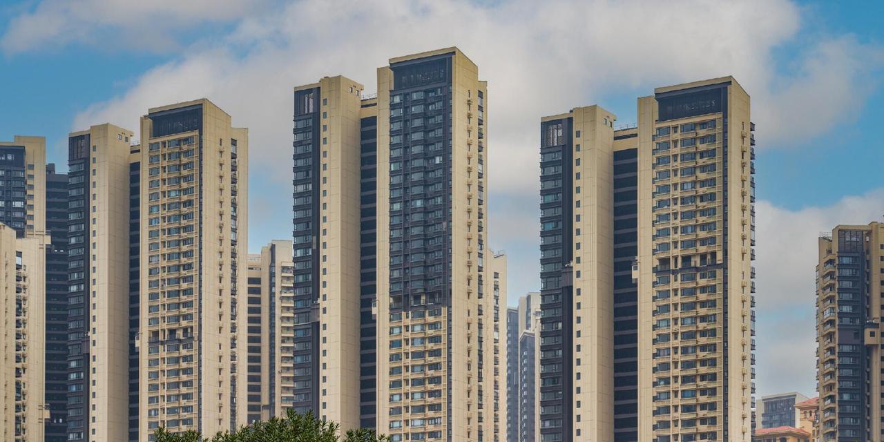 现在存量房太多，供大于求的情况太明显了。就说我们小区，好几栋楼都空着，晚上亮灯的