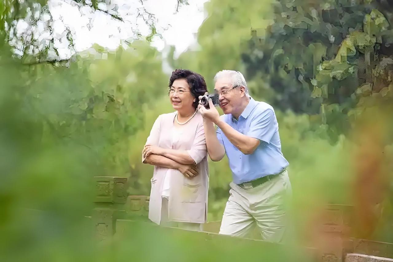 老年人需求这块蛋糕，有人想好好服务，有人却只想坑骗。像骗老人送蛋糕这事儿，就得分