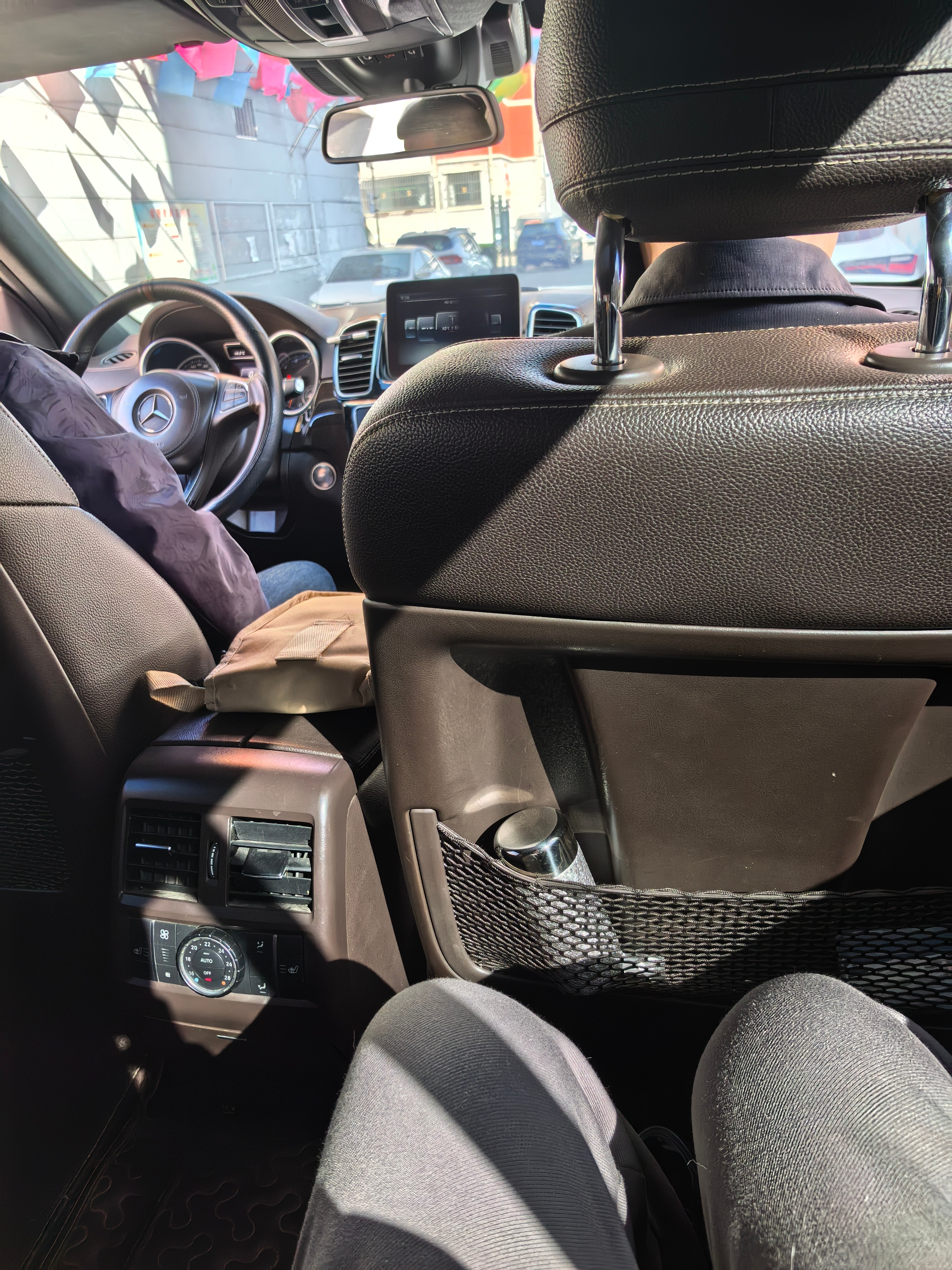 回老家了，坐着我叔的GLS给列祖列宗上坟去