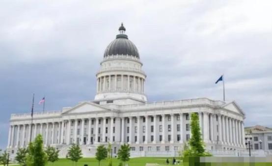 美国宣布冻结中国8亿美元资产。中国反手就冻结美国在华80亿美元资产。当时在华的外