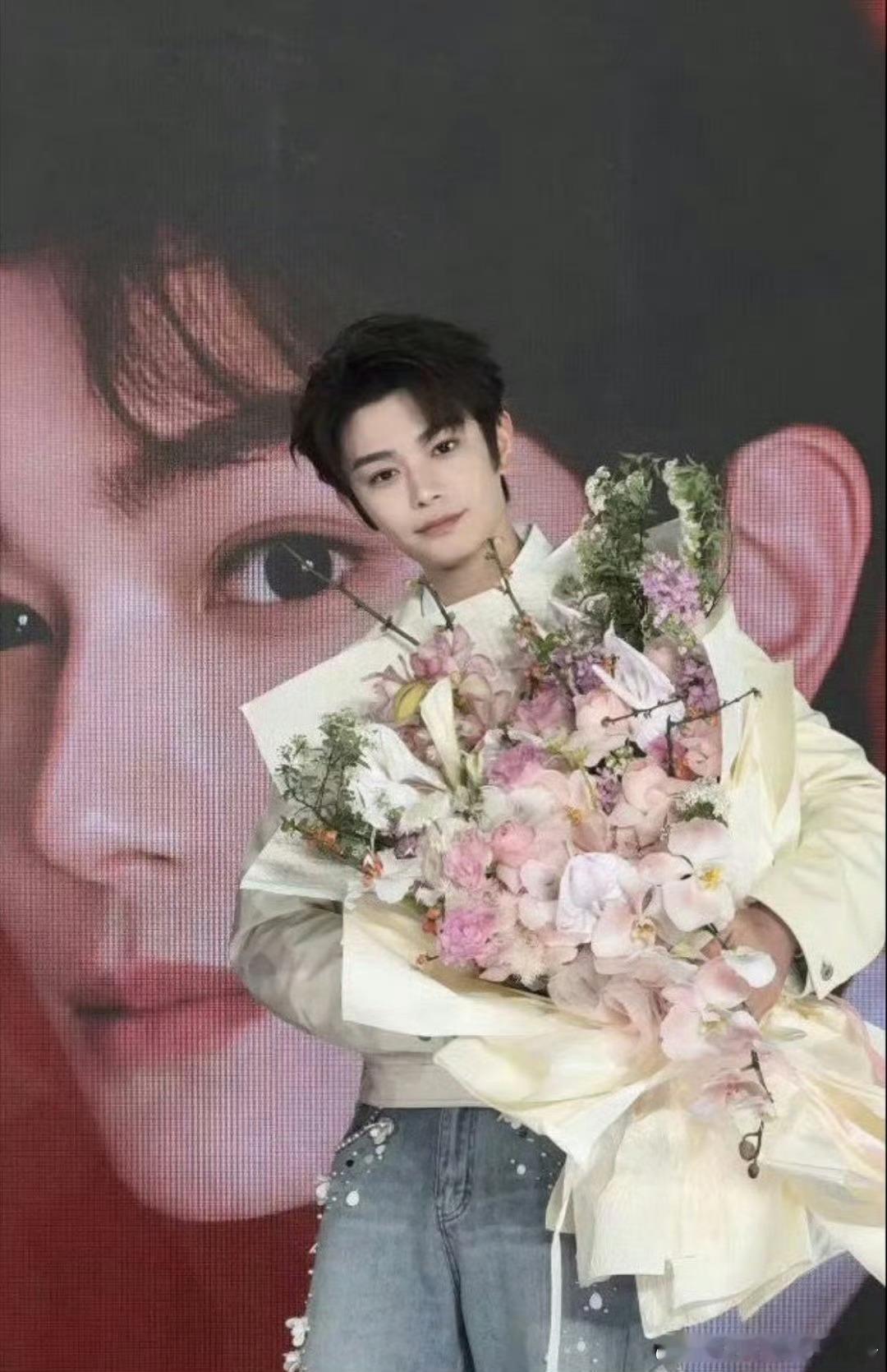 丁禹兮 侯明昊 王安宇今日份活动生图，你Pick谁？ 