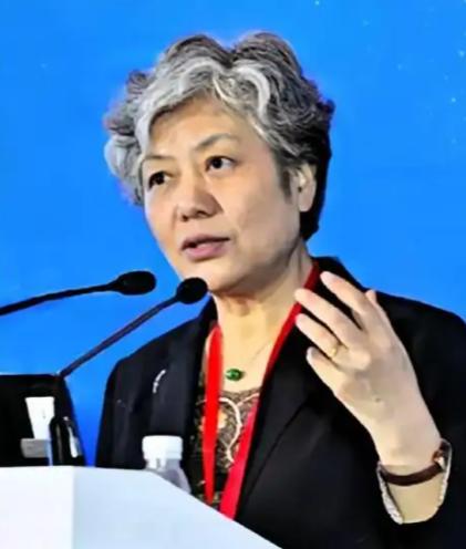 网上流传一段据称来自中国人民公安大学李玫瑾教授的观点，凡是扶了老人被要求天价赔偿