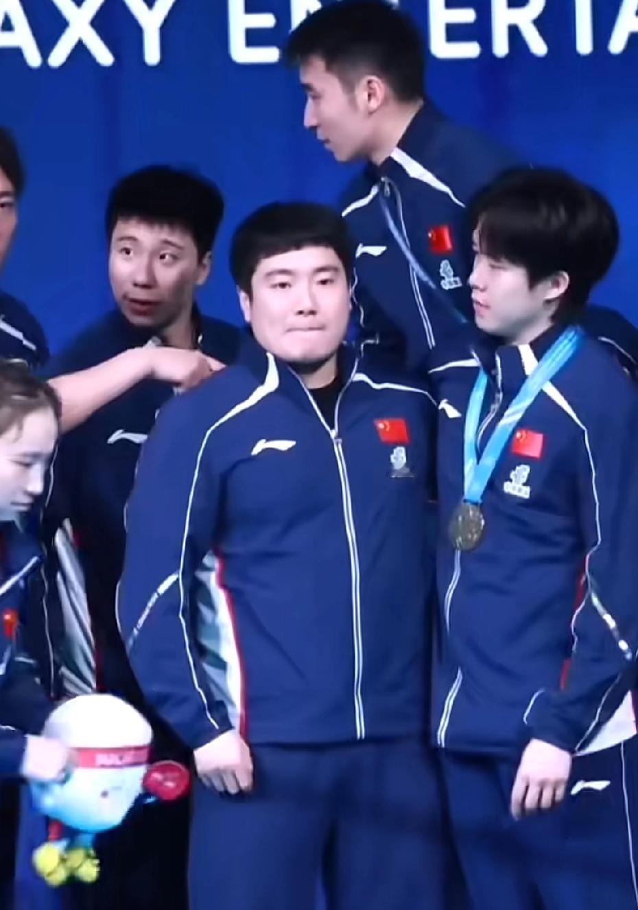 楚钦其实是超级暖心的一个人
会顾及所有人的情绪
他知道甜甜输了，虽然不善言语
但