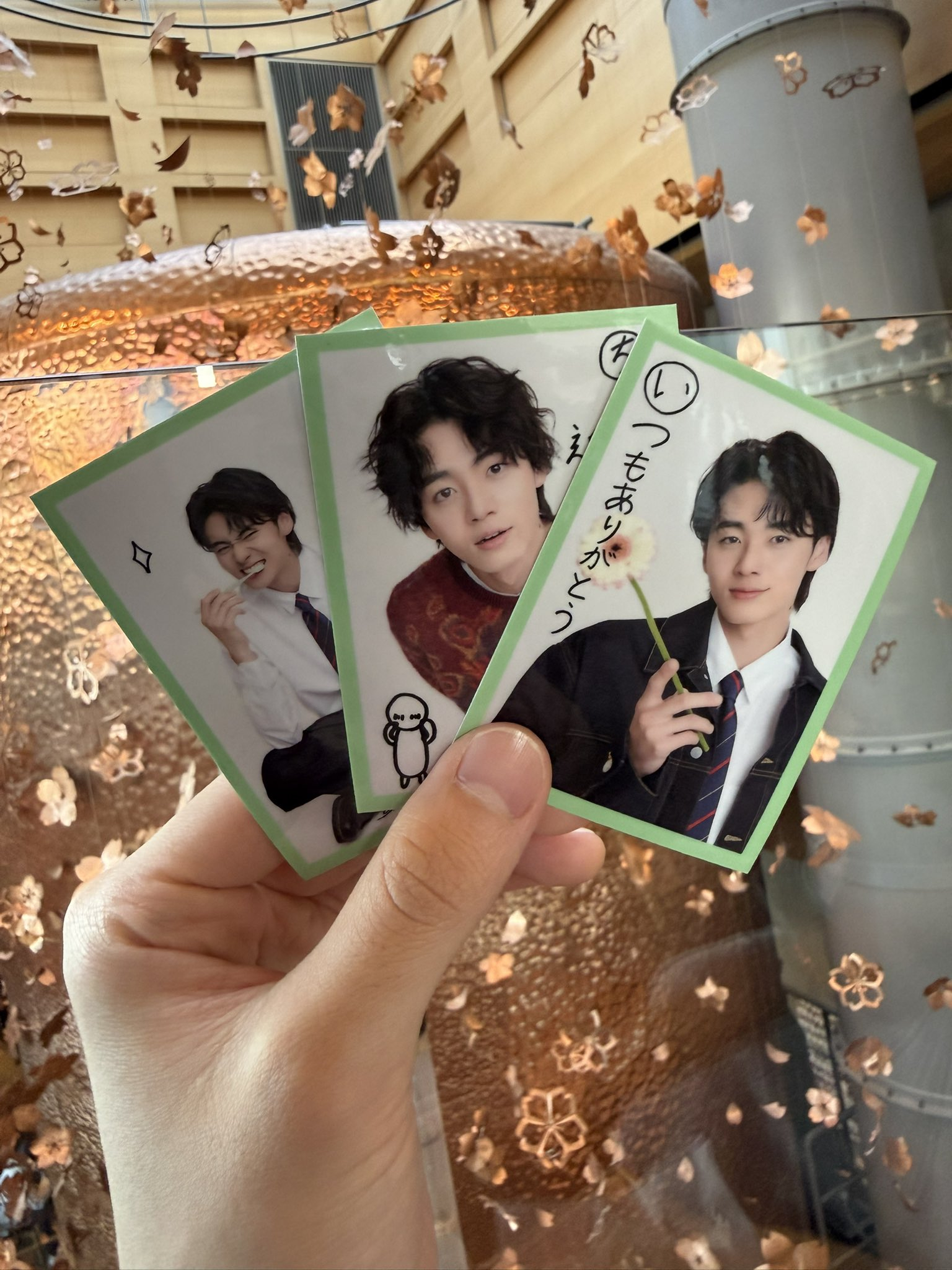 井内悠陽（久しぶりに家族と☕️📚ずっとグッズ持ち歩いてくれてて嬉しかったから写