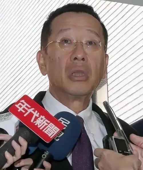 台“防务部长”顾立雄发布严正声明，
4月27日，针对 台湾 地区海军退役 少校 