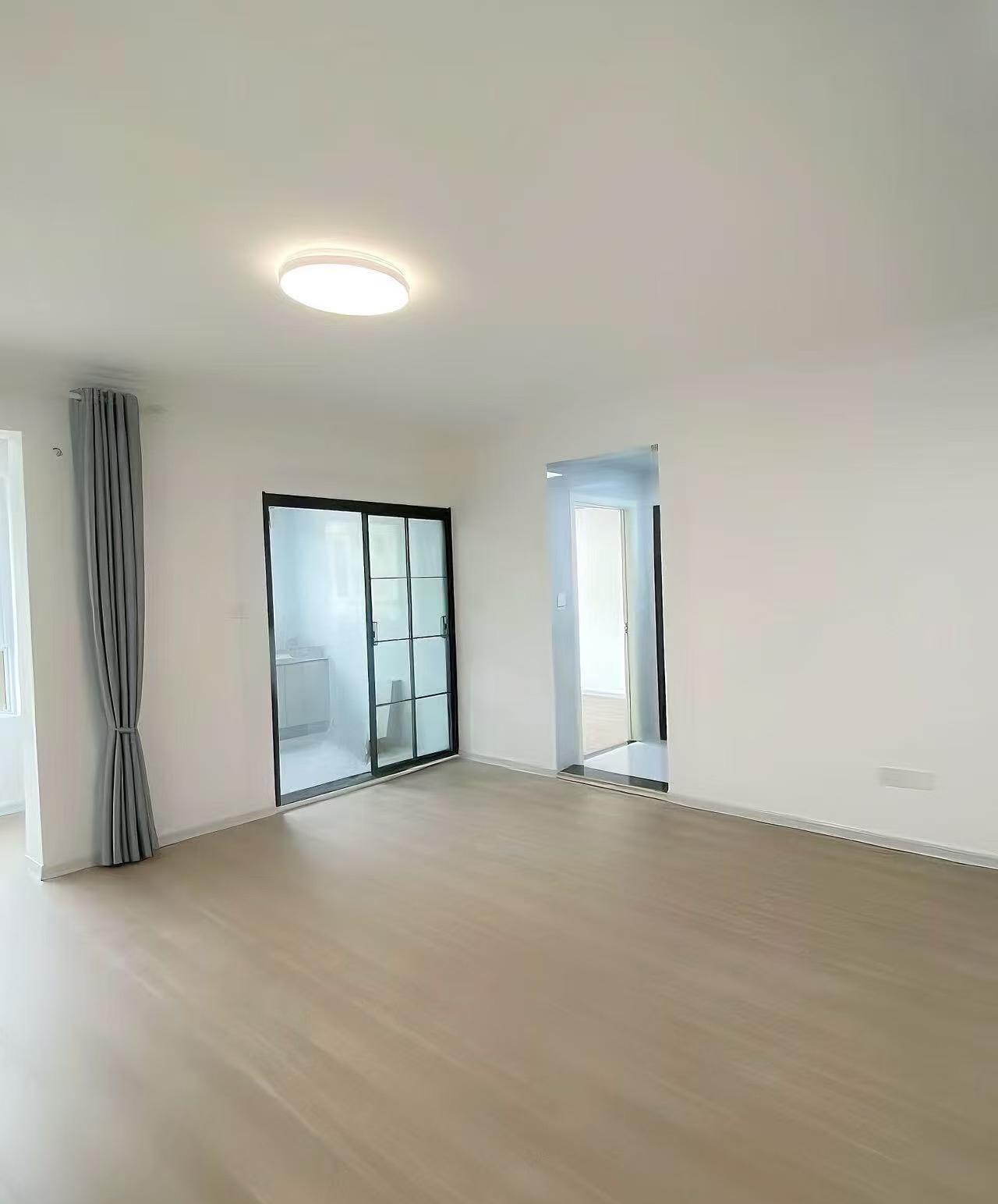 我的房子是在买家价格上加了一万，她开的那个价我不卖。买家同意了，几分钟的时间就签