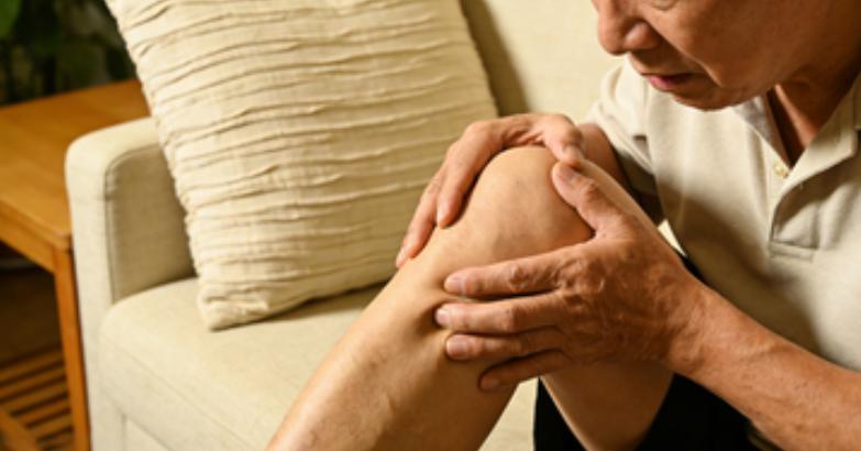 不少风寒关节痛，都是贪凉惹出来的，中老年人尤其要注意



中老年人关节本就不如