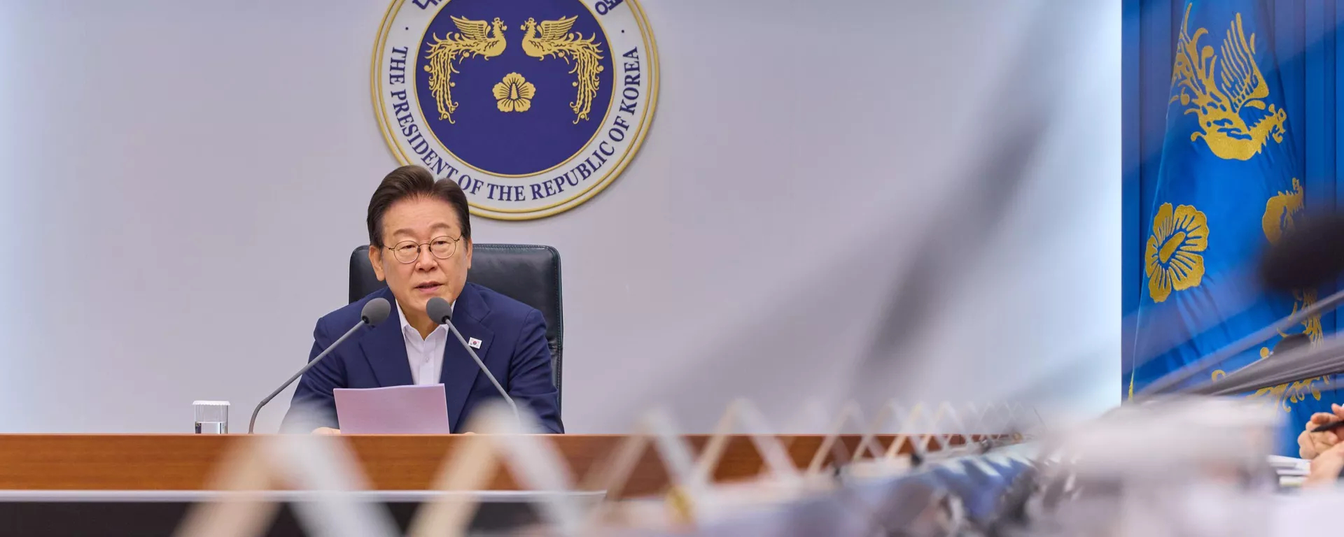 据朝联社报道，韩国政府将从9月29日起面向中国团体游客试行免签入境政策，持续至明
