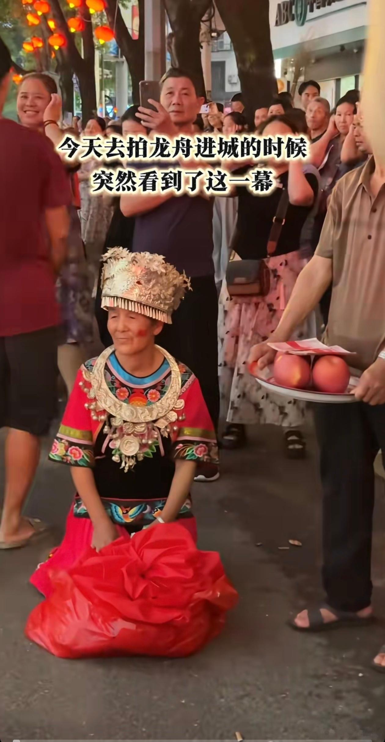 泪点太低了，被这个外嫁女去看龙舟给自己娘家村加油的故事，感动的稀里哗啦，也许是结
