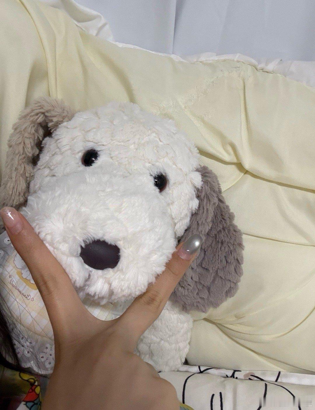 糟了的！！！！！！我睡不着[泪][泪][泪]今天看牙然后弄完牙痛 和妈妈说 妈妈