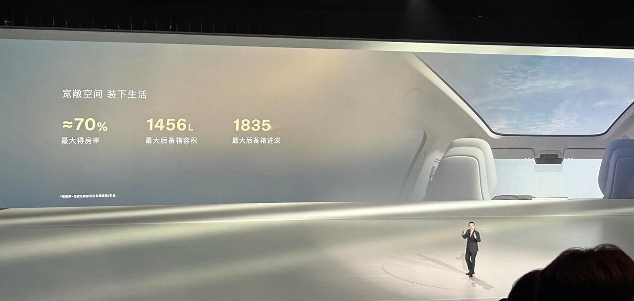 在寻觅理想座驾的旅途中，我终于邂逅了沃尔沃全新XC70，这款预售价29.99万起