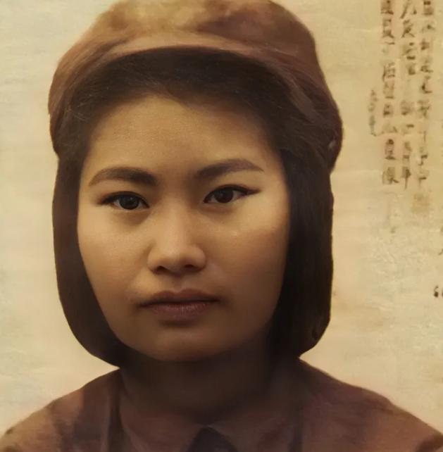 1950年，19岁的丁佑君被土匪轮番凌辱一整晚，之后敌人又扒光她衣服百般折磨，坐