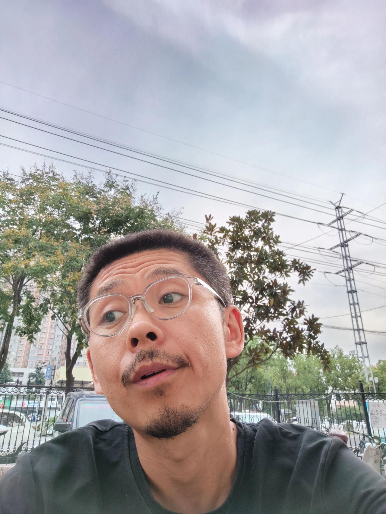 人生啊，有太多事情无法掌控了，所以不要太执着于得失，不要太执着于成败，不要太执着