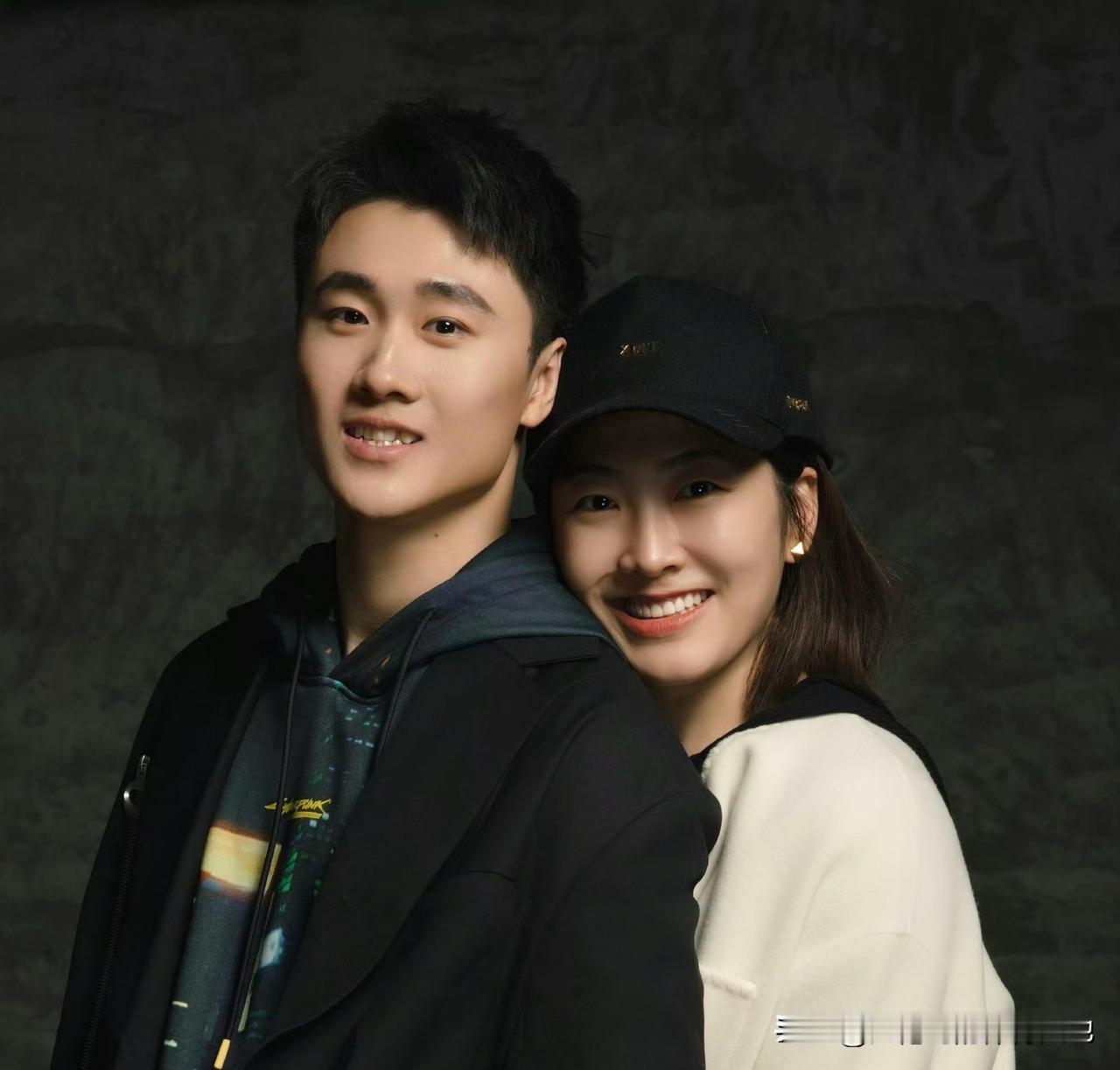 中国队自由式滑雪再冲双金各自都拿了，已经是金牌夫妻了，默契度十足，混合团体续写辉