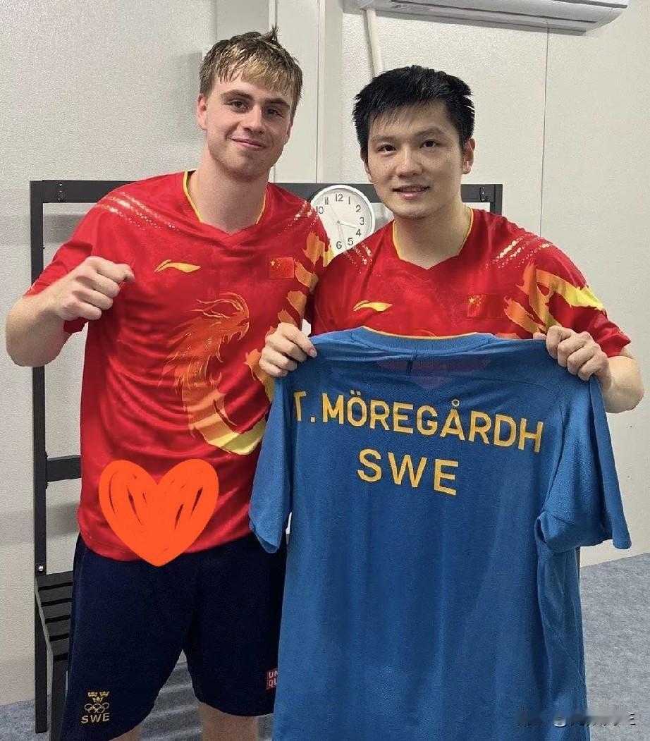 莫雷加德这人，
心气儿向来高得离谱，
能让他低头服气的，真不多见。

昨晚欧冠半