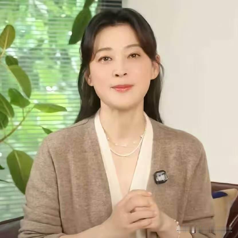 知名演员梅婷在9月4号晚上也开始直播带货，也引来不少网友讨论，有人觉得落差很大。
