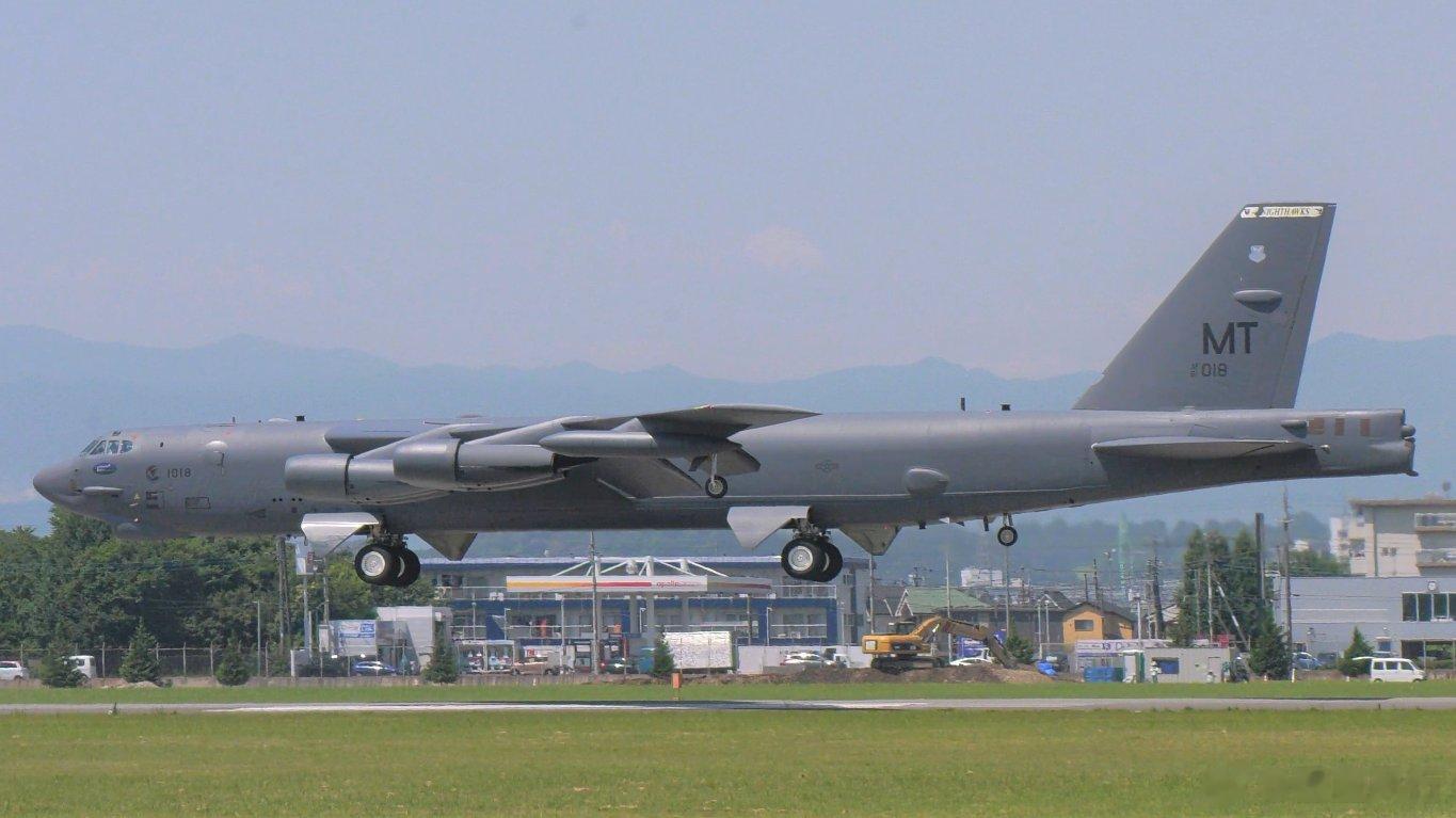 隔壁各基地近期异动：横田今早许久未见的B-52H、百里基地的美空军F-35A、嘉