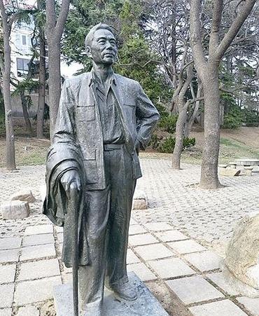 1980年，我国洲际导弹首次发射，但计算弹头的落脚点却难住了众多科学家，一位扫了