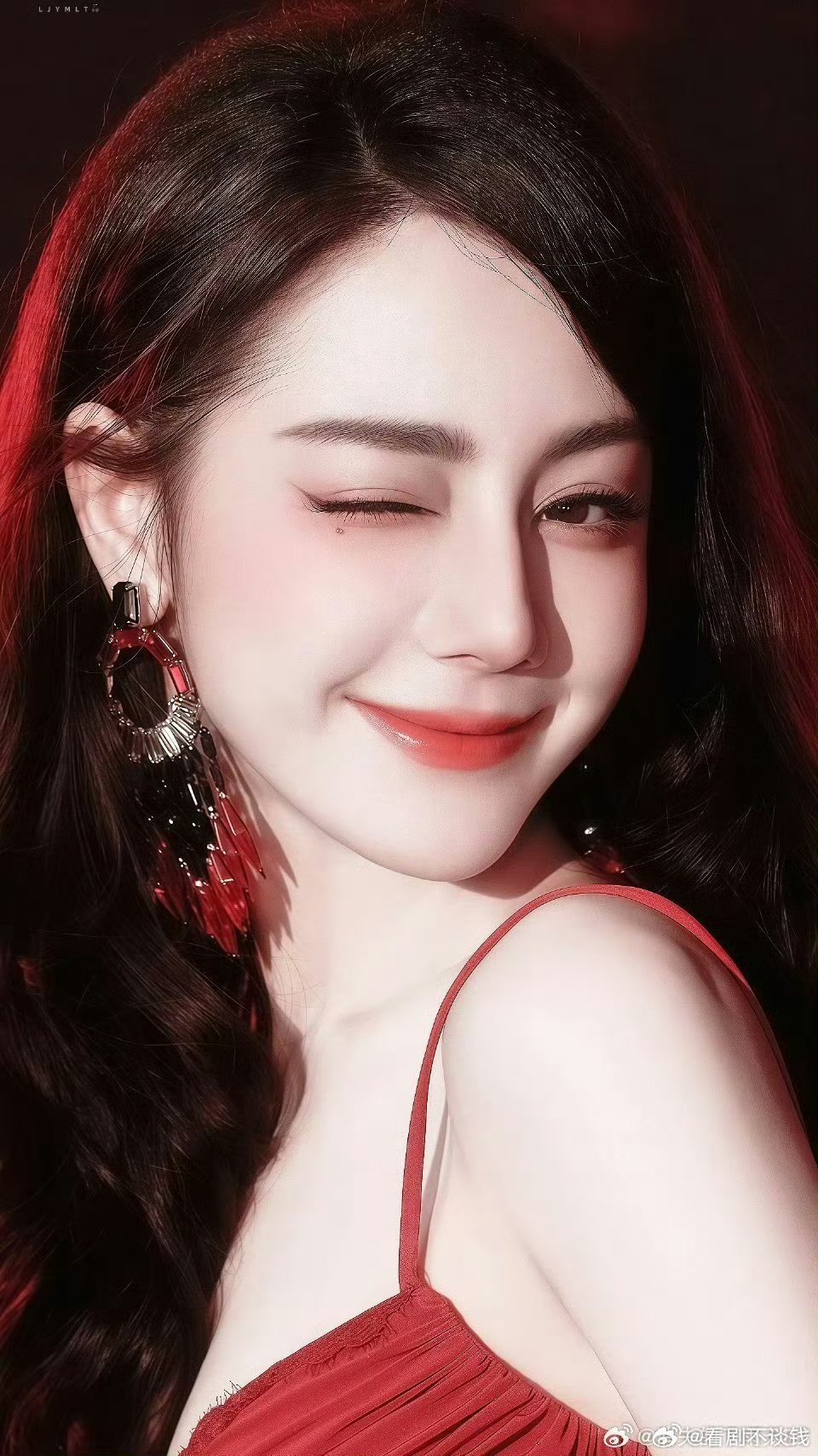 迪丽热巴成立个人工作室恭喜呀  希望越来越好呀期待姐姐下面更精彩的作品