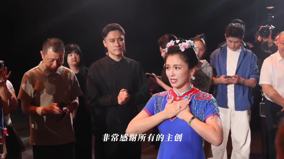 刘涛去看舞剧妈祖偶遇刘涛看舞剧妈祖作为妈祖文化全球推广大使，刘涛现身福州观看舞剧
