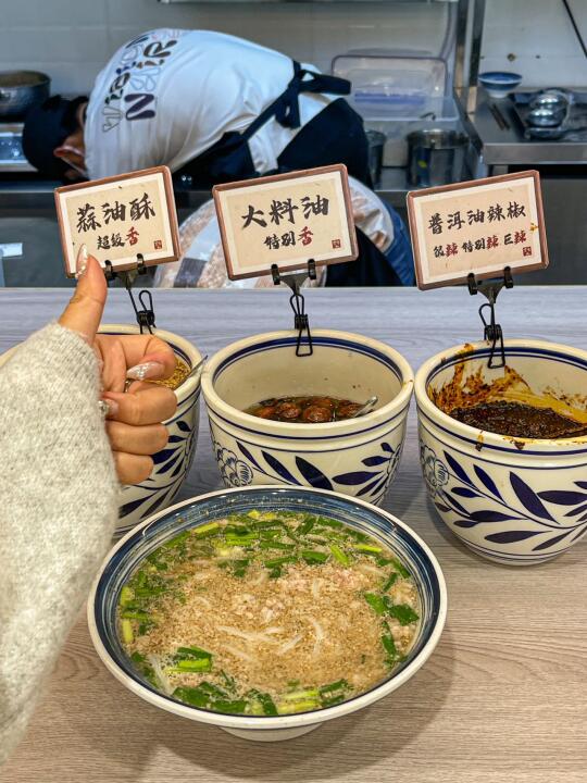 在昆明～一个星期吃了八次的米线店🍜