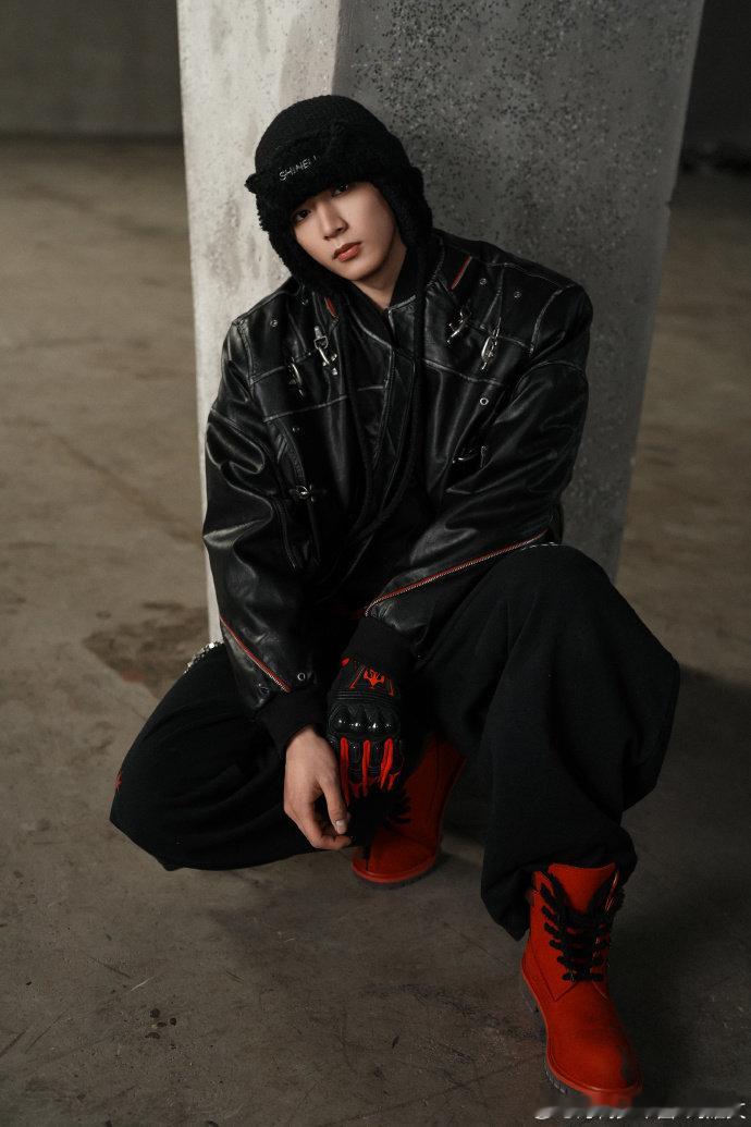 刘耀文你幼师资格证掉出来了建议刘耀文直接持证上岗！被黄子韬气球敲头还被栽赃，王鹤