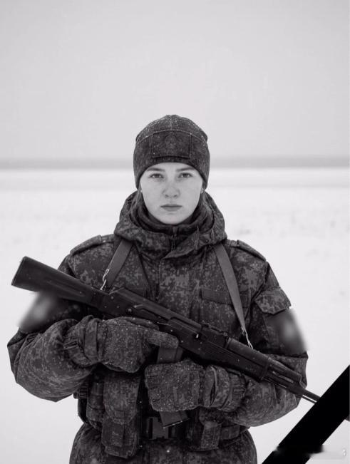 这是一个在乌克兰哈尔科夫库皮扬斯克被消灭的俄罗斯女兵，这个和其它俄兵不太一样，外