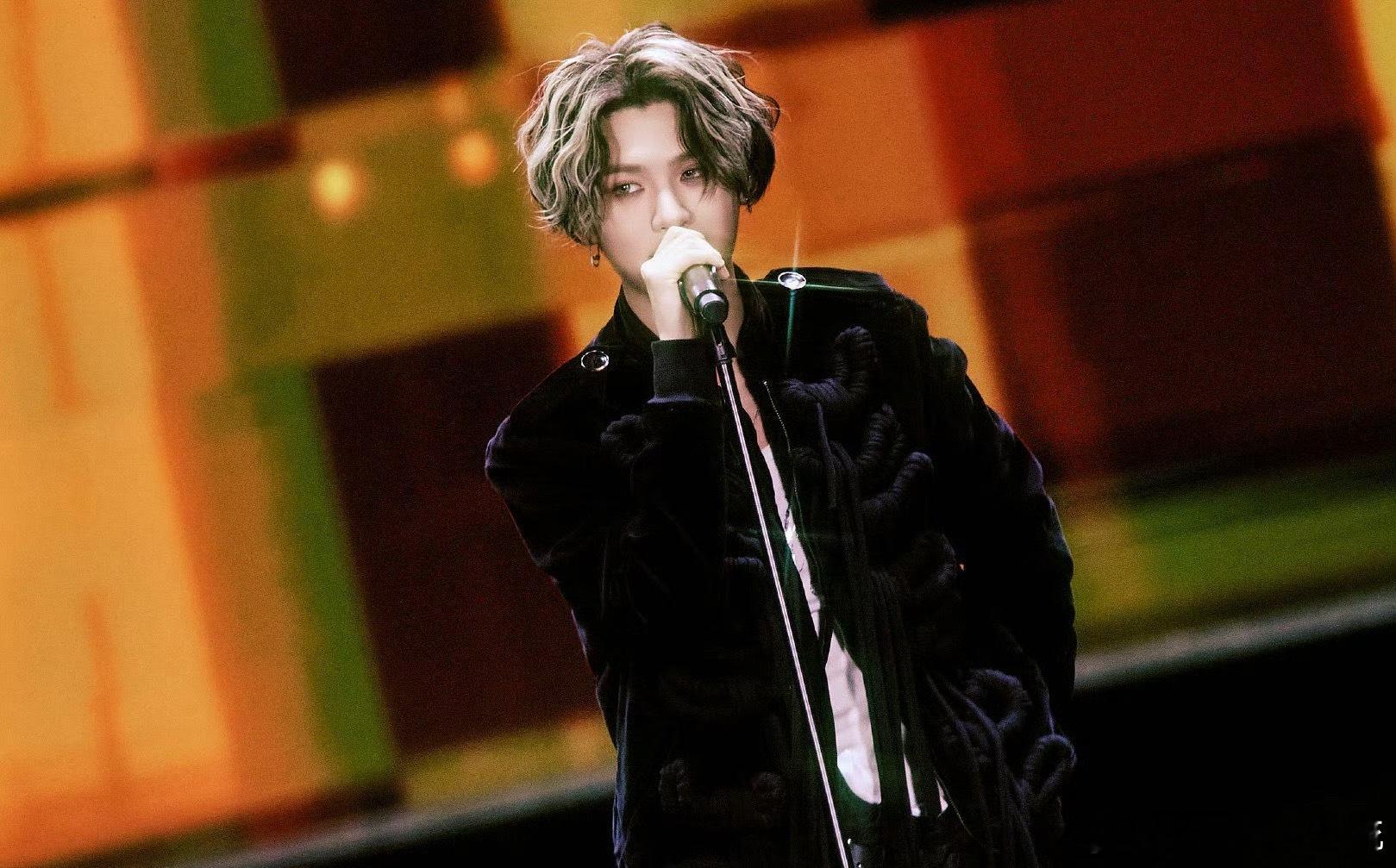 这两天参加音乐节的男明星们黄明昊 周深 罗云熙 刘宇 王源 任嘉伦 张峻豪 ​​