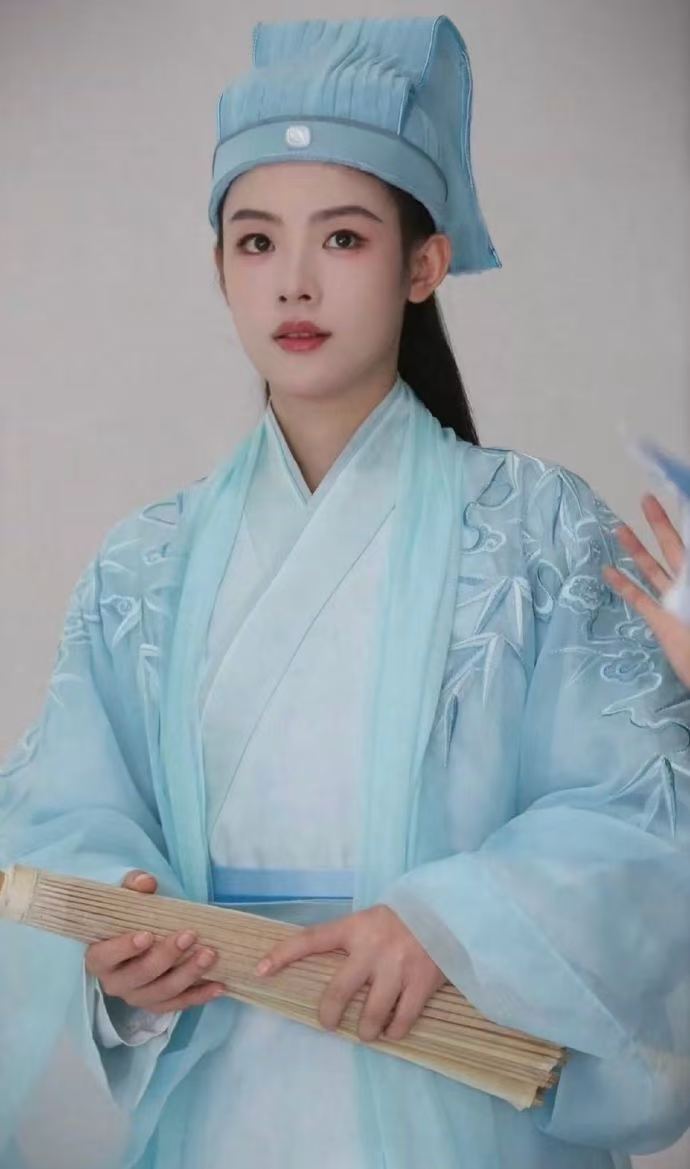 陈丽君赵雅芝叽里咕噜说啥呢想听 陈丽君赵雅芝，许仙白素贞凑一起小声嘀咕，那画面像