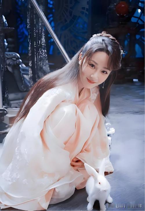 你最喜欢杨紫的哪部剧？若论最难忘，当属《战长沙》。剧中杨紫饰演的胡湘湘，从天真烂