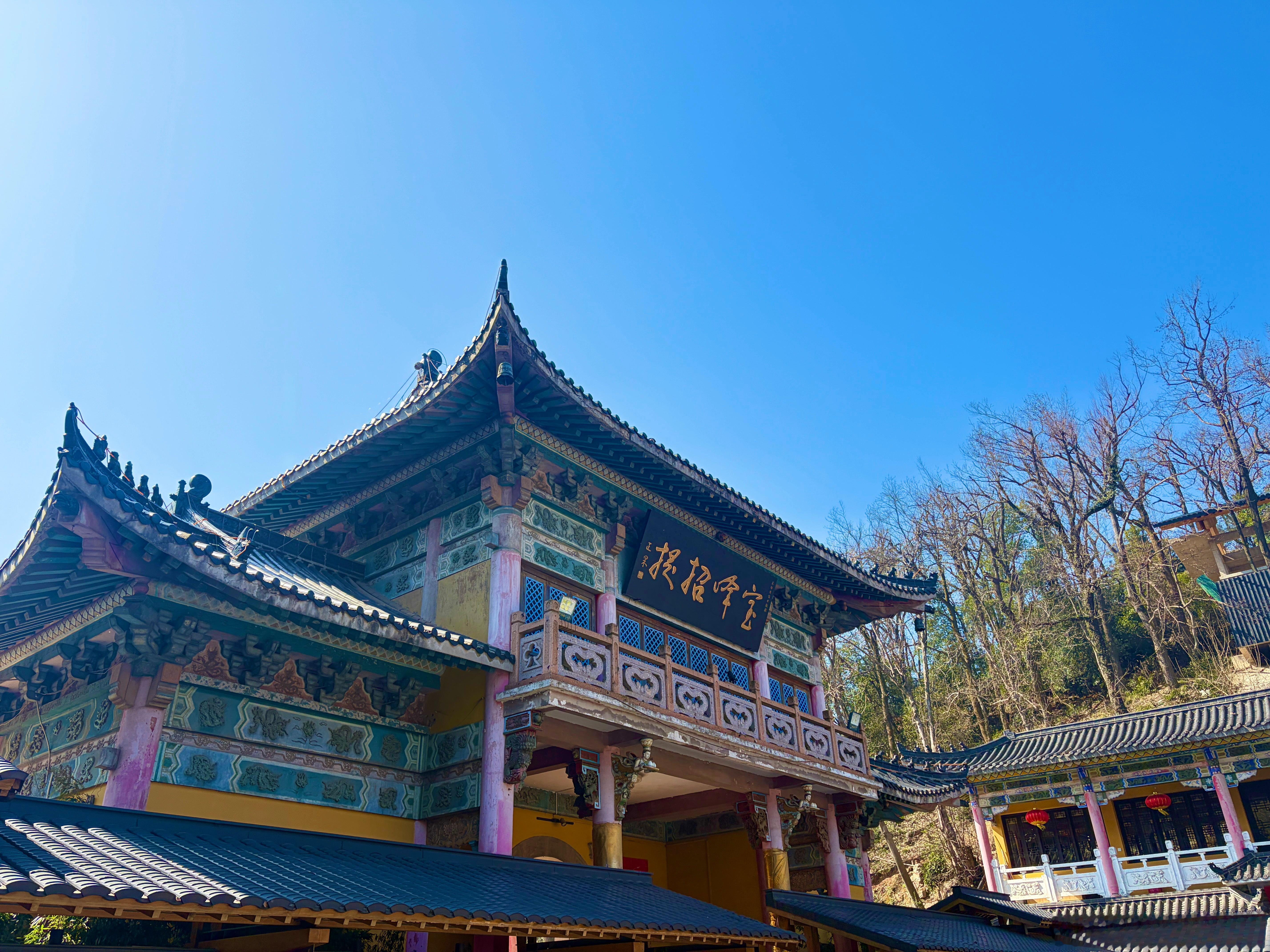 旅游发朋友圈为什么要带定位我摊牌了，我就是为了显摆，以前寒霜苦读现在做牛马，好不