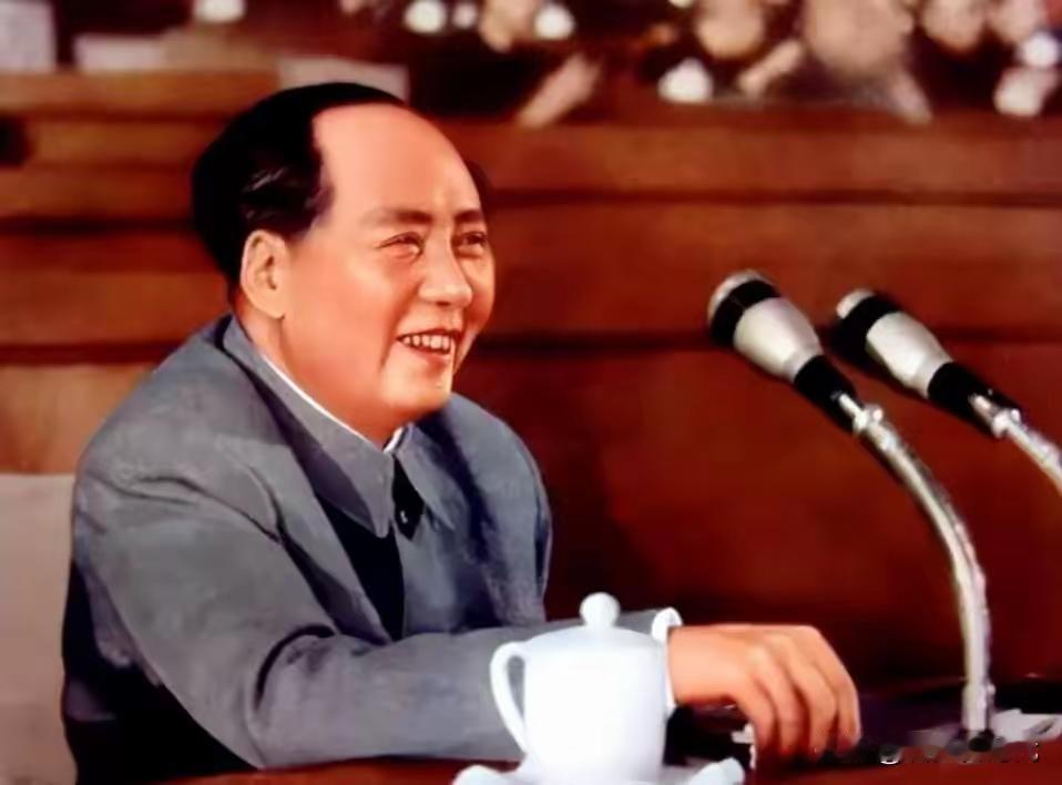 一句人民万岁，换来世代民心，毛主席永远活在百姓心中
 
时至今日，为何跨越岁月，
